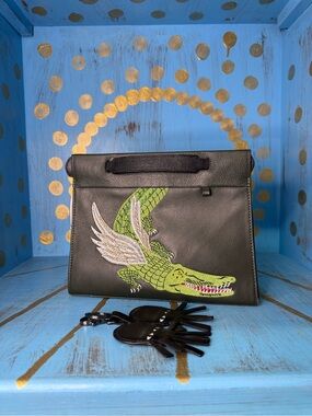 Min Mon Green Leather Purse with Embroidered Crocodile